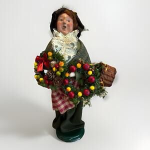 Byers’ Choice 2004 “The Wreath Maker" Caroler Woman Figurine 13.5" Tall